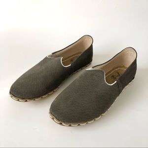 Rafiks Galata Dark Grey Suede Loafers Size 44/11.5 US (NWOB)